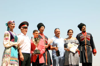 Войсковой таман Николай Долуда поздравил победителя.