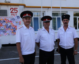 Казаки-наставники (слева направо) А. Заболотных, А. Ансимов, С. Панчук