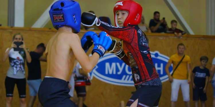 НЕ ОТСТУПАТЬ И НЕ СДАВАТЬСЯ