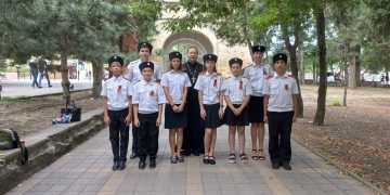 На протяжении целого месяца, каждую пятницу, на территории исторического памятника «Русские ворота» казачата молились за восстановления мира на Украине