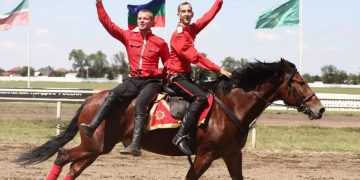 На территории Краснодарского ипподрома состоялись скачки на приз атамана Кубанского казачьего войска 1