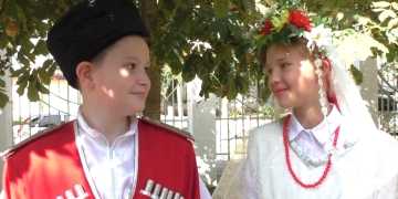 Со свадебным обрядом познакомили гостей городского парка культуры и отдыха воспитанники детского военно-патриотического клуба «Патриот»