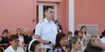 учебном году уже имеющимся дополнительным общеобразовательным программам добавились еще три: «Традиции и фольклор Кубанского казачества», «Спортивные игры», «Смешанные единоборства. Каратэ»