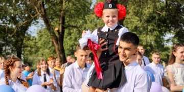 Глава Кущевского района Илья Гузев принял участие в торжественной линейке, посвященной Дню знаний, в школе №7 им. Кошевого Ф.А. поселка Первомайского