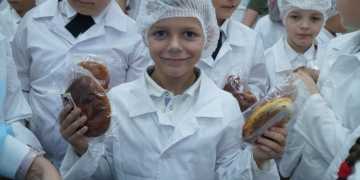 Казачата 2 «В» класса, армавирской школы №18 побывали на экскурсии на хлебокомбинате «Лавина».