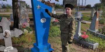 Казачья молодёжь Калининского района ухаживает за памятниками участников ВОВ