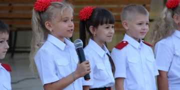 Первый звонок казачат станицы Новоплатнировской