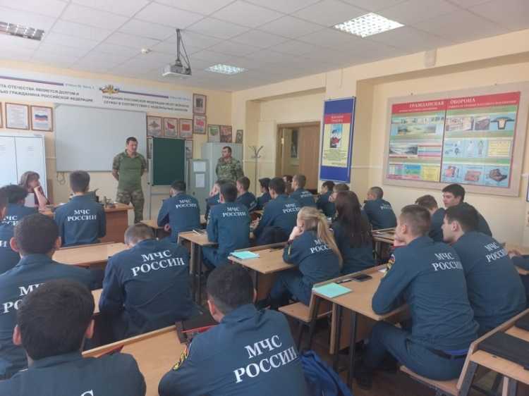 Казаки-добровольцы рассказали армавирским студентам о своих буднях на Донбассе