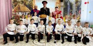 «Кубанский каравай» приготовили казачата станицы Каневской