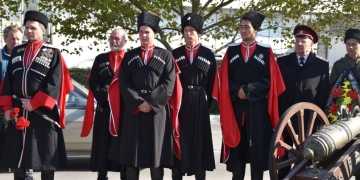 Молодые казаки Абинска поздравили Кубанское казачье войско с 326-ой годовщиной