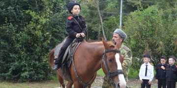 СЕМЕЙНЫЙ ПРАЗДНИК ПОСАЖЕНИЕ НА КОНЯ