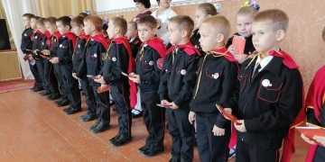 В Красноармейском районе учеников школы 15 приняли в казачата