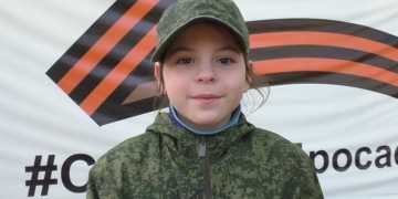 Воспитанники детского военно-патриотического клуба "Патриот" поздравили с праздником Отцов