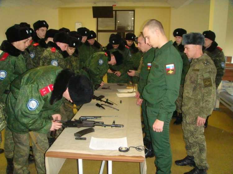 Ейские кадеты-казаки познакомились с учебным центром ПВО