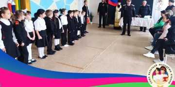 В станице Новоднецкой первоклассников приняли в казачата