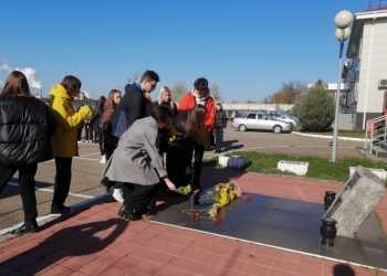 Выселковские казачата почтили память погибших сотрудников ОМВД