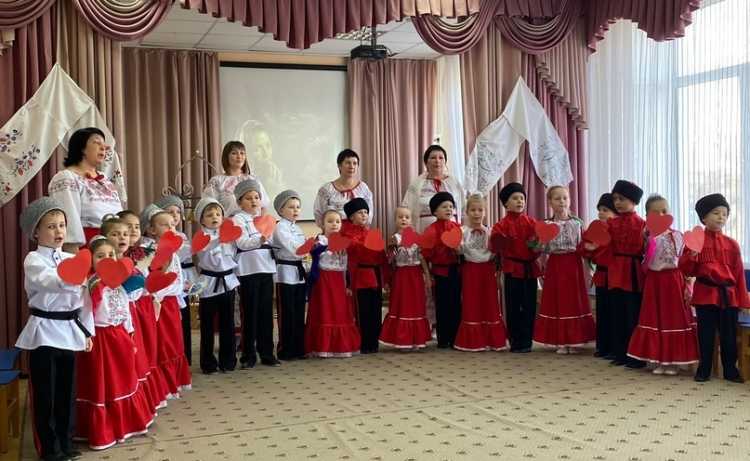 Казачата поздравили с праздником мам участников СВО