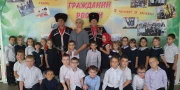 Казаки-наставники провели занятие в одной из школ станицы Выселки