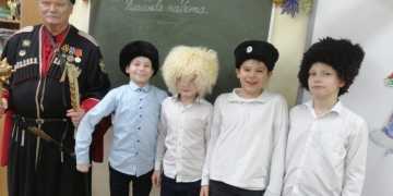 встреча с казачатами школы №28 была посвящена христианскому празднику - Дню памяти Святителя Николая-Чудотворца