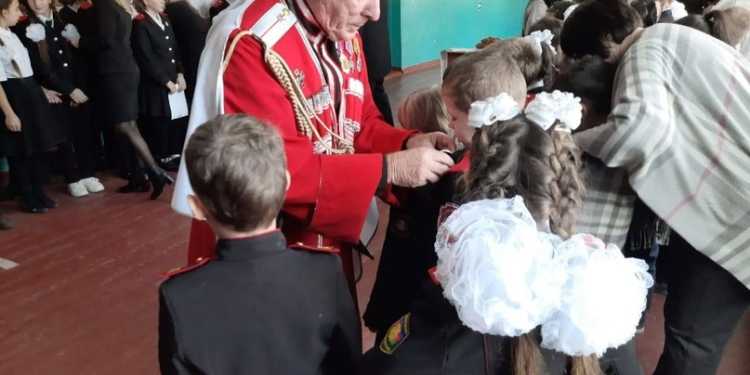 Учеников посвятили в казачата