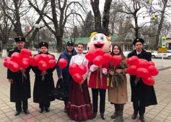 В Курганинском районе казачата поздравили женщин-казачек с праздником