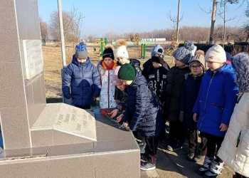 Казачата Центра «Кавказская линия» почтили память русских солдат