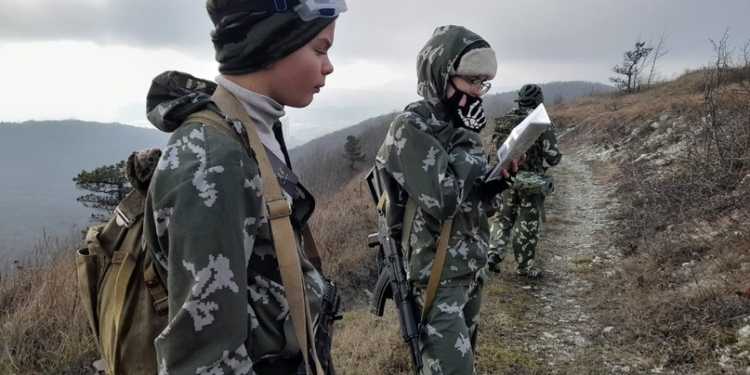 Казаки-инструкторы Константиновского хуторского общества Новороссийского РКО провели на зимних каникулах военно-полевой выход для подопечных казачат