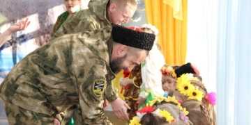 Казаки-добровольцы пришли в гости к казачатам Белореченского района