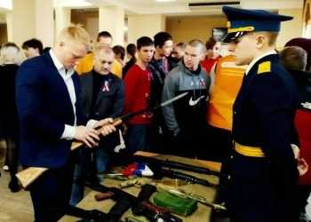 выставка макетов оружия и экипировки