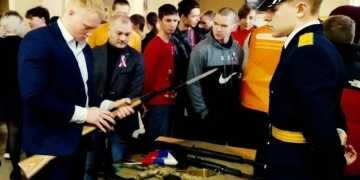 выставка макетов оружия и экипировки