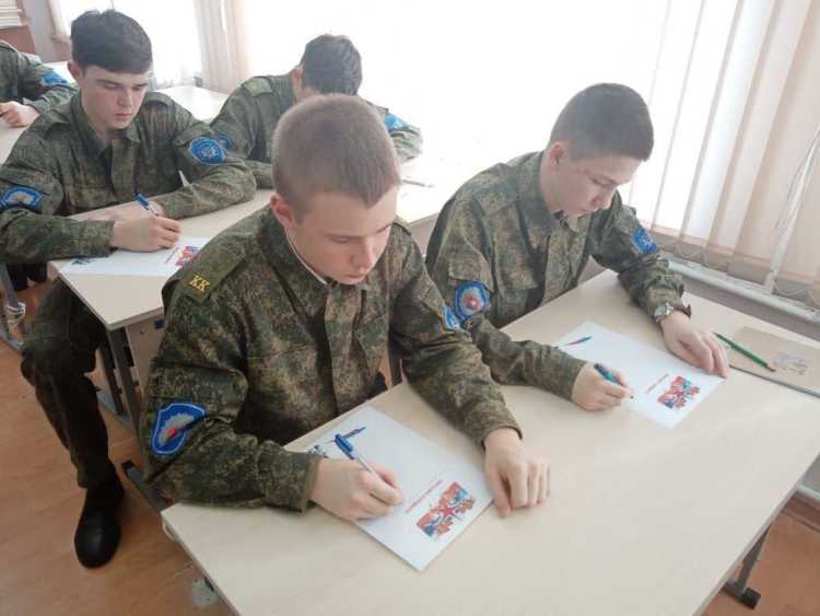 Кадеты Кропоткинского казачьего кадетского корпуса приняли участие в акции «Письмо защитнику Отечества»