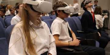 Казачата посетили мультимедийную выставку и посмотрели фильм по истории казачества в VR-формате