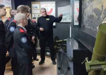 Казаки-кадеты посетили выставку Ейского краеведческого музея