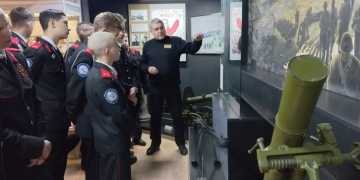 Казаки-кадеты посетили выставку Ейского краеведческого музея