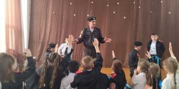 На базе МАОУ СОШ №3 было проведено мероприятие «Казак-защитник Родины вчера, сегодня, завтра»