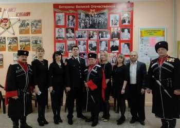 Председатель СКМК Владислав Кириченко вместе с казаками Алексеевского ХКО посетил музейную комнату
