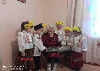 Ребята волонтерского отряда группы «Лучики Кубани» побывали в гостях у Заверза Екатерины Федоровны