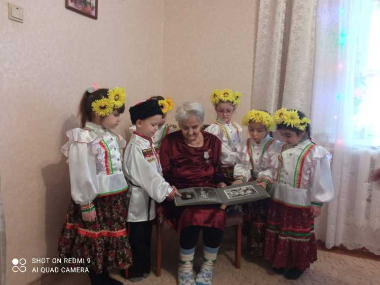 Ребята волонтерского отряда группы «Лучики Кубани» побывали в гостях у Заверза Екатерины Федоровны
