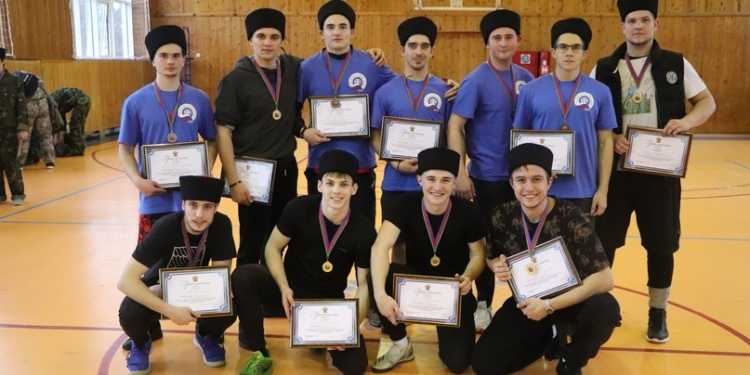 Соревнования по лазертагу объединили студентов казачьих сотен края в Краснодаре