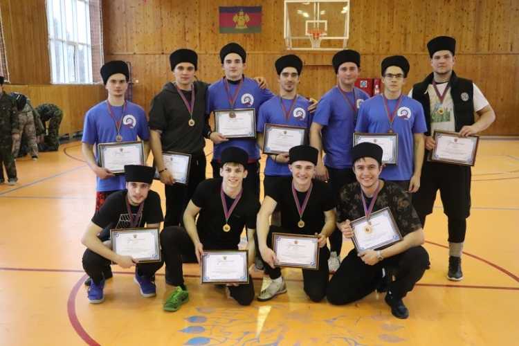 Соревнования по лазертагу объединили студентов казачьих сотен края в Краснодаре