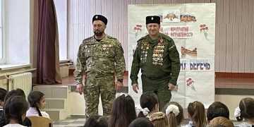 Учись у героев Отчизну беречь