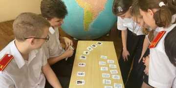 В казачьей школе № 14 ст. Журавской Кореновского района старшеклассники провели игру «Ученый говорит»