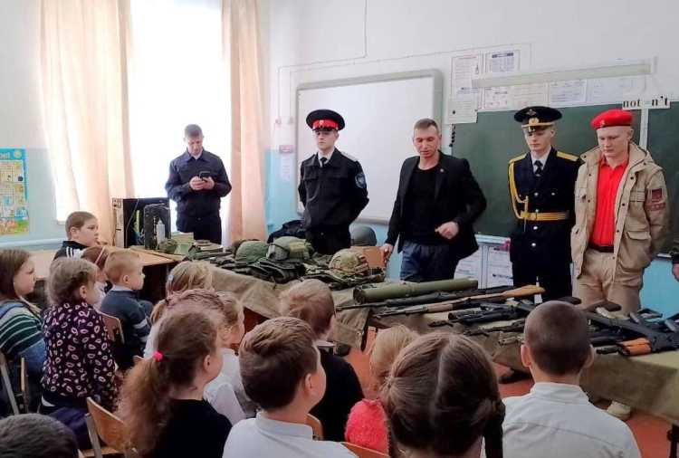 В школе № 17 села Бейсугского Брюховецкого района прошел урок мужества