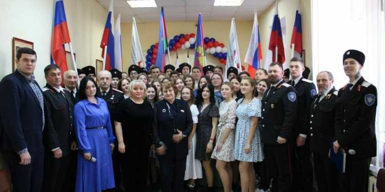 Заместитель председателя СКМК Эрик Грищук принял участие в торжественном награждении студентов-молодых казаков и казачек колледжа и университета в Темрюке