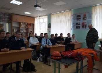 Казак-наставник Петр Траханов провел открытый урок по основам безопасности