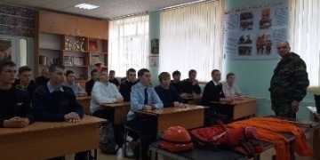 Казак-наставник Петр Траханов провел открытый урок по основам безопасности