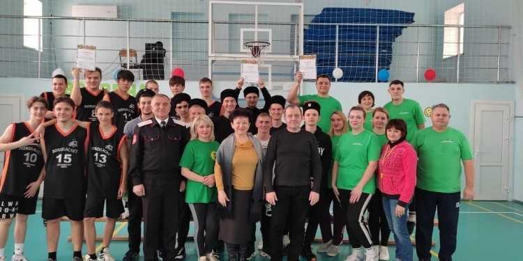 В СОШ № 12 прошел спортивный праздник «Встреча трех поколений»