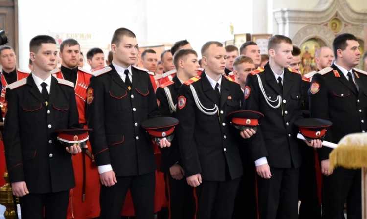 Активисты Союза казачьей молодёжи молились в Светлую Седмицу в Войсковом соборе