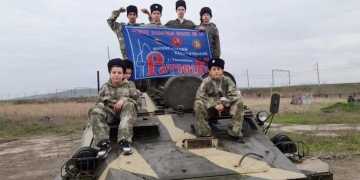 Казачата передают навыки боевого искусства младшим ученикам