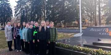 Казачата школы 12 им. И.И. Вирченко ст. Павловской посетили мемориальный комплекс
